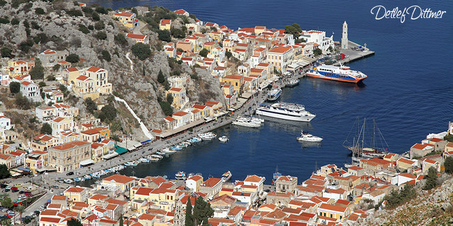 Blick auf den Hafen von Symi